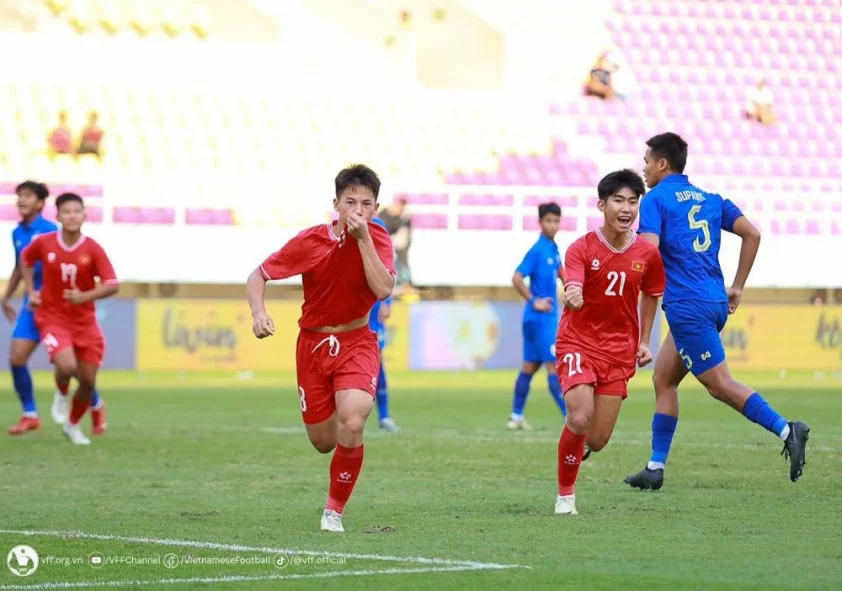 Hồng Phong ghi bàn mở tỷ số cho U16 Việt Nam (Ảnh: VFF)