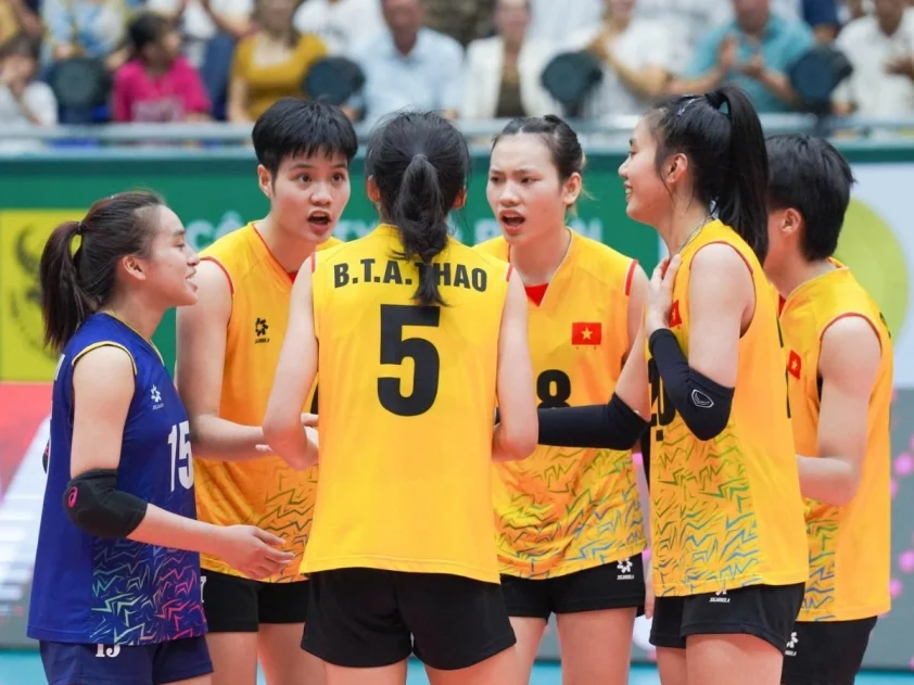 Bóng chuyền nữ U20 Việt Nam nhận thất bại trong trận mở màn trước U20 Thái Lan. (Ảnh: VFV)