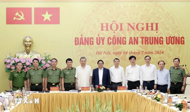 Chủ tịch nước Tô Lâm, Thủ tướng Phạm Minh Chính và các đại biểu. (Ảnh: Nhan Sáng/TTXVN)