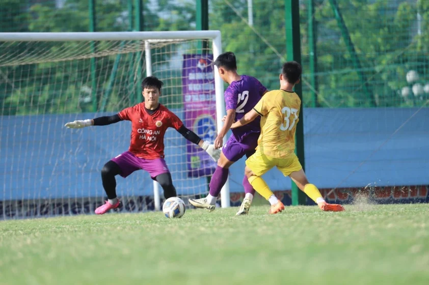 U19 Việt Nam thắng áp đảo U21 CAHN