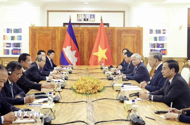 Chủ tịch nước Tô Lâm hội đàm với Chủ tịch Đảng CPP, Chủ tịch Thượng viện Campuchia Samdech Techo Hun Sen. (Ảnh: Nhan Sáng/TTXVN)