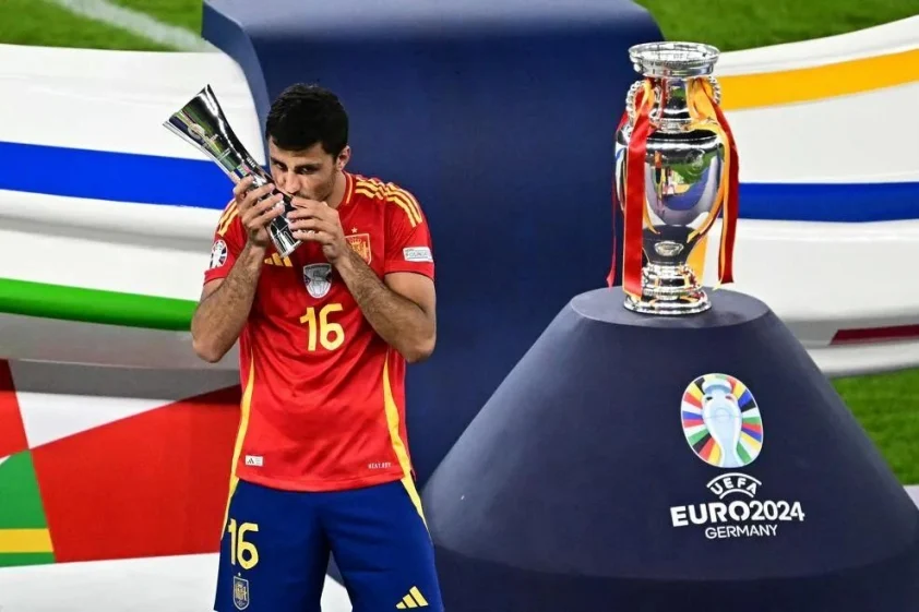 Rodri xứng đáng với danh hiệu Cầu thủ xuất sắc nhất Euro 2024 (Ảnh: UEFA)