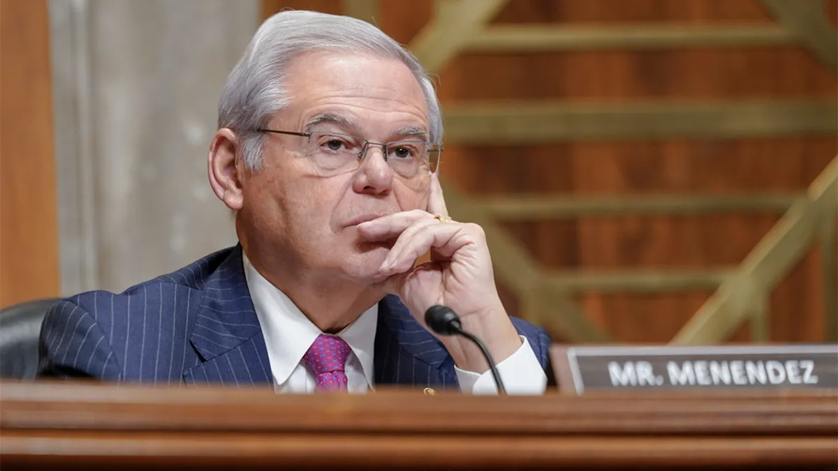 Thượng nghị sĩ Mỹ Bob Menendez từ chức Thượng nghị sĩ Bob Menendez. Ảnh: AP