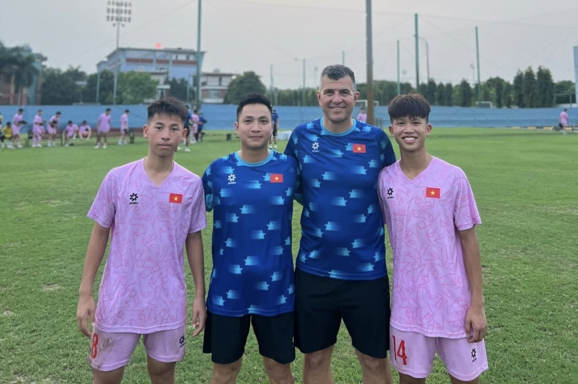 HLV người Brazil Cristiano Roland sẽ dẫn dắt U16 Việt Nam (Ảnh: FBNV)