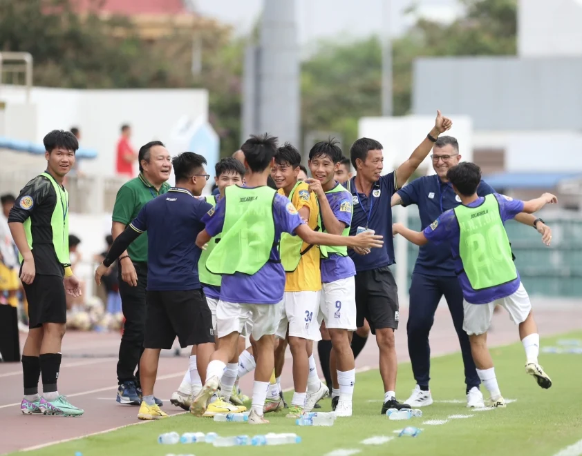 Tân HLV U16 Việt Nam giúp U17 Hà Nội lần đầu vô địch U17 Quốc gia 2024 (Ảnh: VFF)