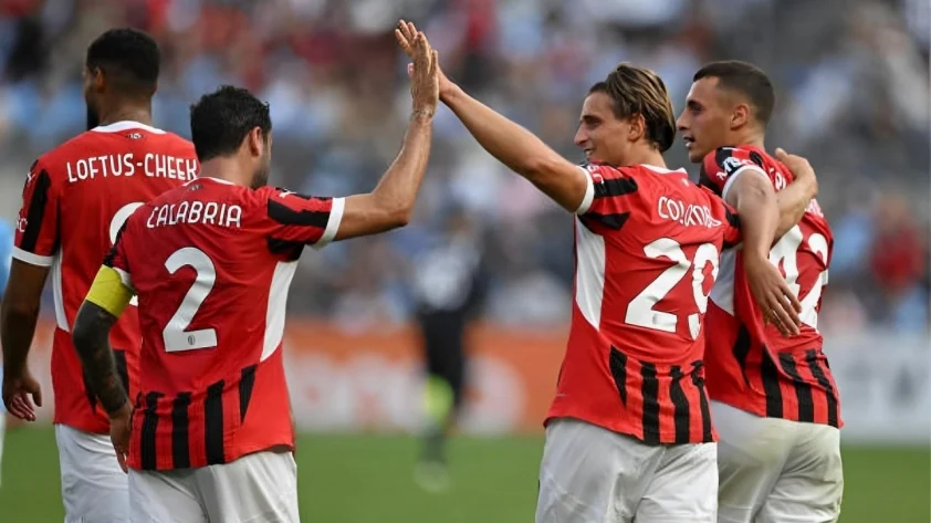 Lorenzo Colombo lập cú đúp vào lưới Man City. Ảnh: Getty