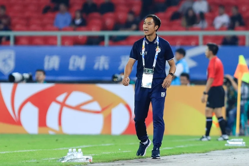 HLV Lê Đức Tuấn từng dẫn dắt Hà Nội tại AFC Champions League 2023/24 (Ảnh: CLB)