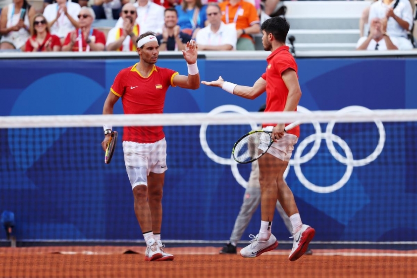 Rafael Nadal Carlos Alcaraz để thua ở trận tứ kết đôi nam tại Olympic Paris 2024. (Ảnh: Getty)