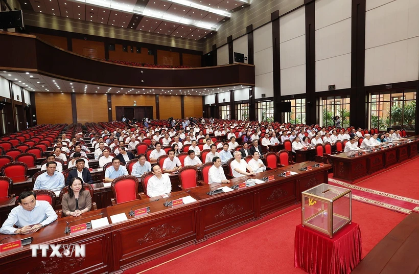 Ban Chấp hành Trung ương Đảng khóa XIII họp về công tác cán bộ Phiên bế mạc Hội nghị Ban Chấp hành Trung ương khóa XIII. (Ảnh: Trí Dũng/TTXVN)
