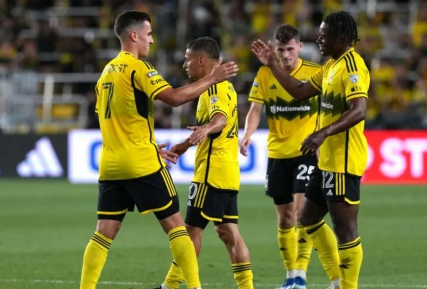 Columbus Crew hoàn tất cú lội ngược dòng chỉ trong vòng 18 phút. Ảnh: Getty.