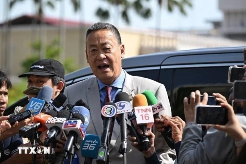 Thủ tướng Thavisin chấp nhận phán quyết của Tòa án Hiến pháp Thái Lan Thủ tướng Thái Lan Srettha Thavisin phát biểu với báo giới tại Bangkok ngày 14-8. (Ảnh: Getty Images/TTXVN)