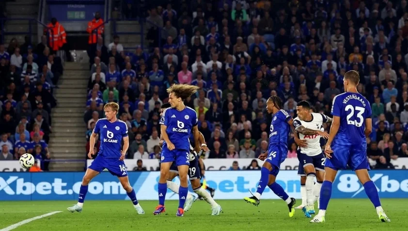 Tottenham thi đấu áp đảo trước Leicester. Ảnh: Getty.