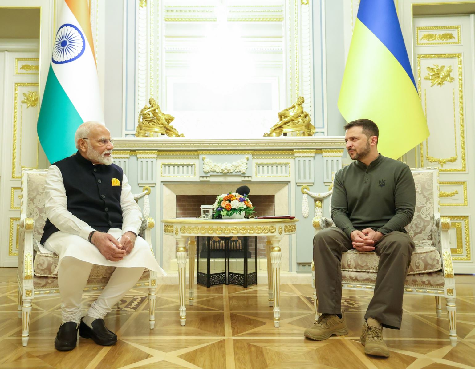 Thủ tướng Ấn Độ Narenda Modi gặp Tổng thống Ukraine Zelenskiy ngày 23-8. Ảnh: Twitter Văn phòng Thủ tướng Ấn Độ