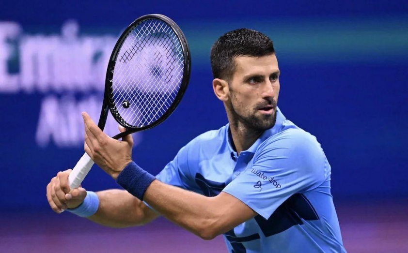 Djokovic thi đấu dưới sức khi mắc đến 14 lỗi giao bóng kép