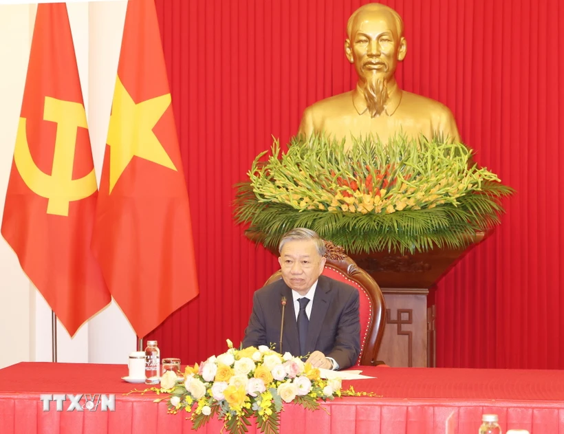 Tổng Bí thư, Chủ tịch nước Tô Lâm và Tổng thống Hàn Quốc tiến hành điện đàm Tổng Bí thư, Chủ tịch nước Tô Lâm điện đàm với Tổng thống Đại Hàn Dân Quốc Yoon Suk Yeol. (Ảnh: Trí Dũng/TTXVN)
