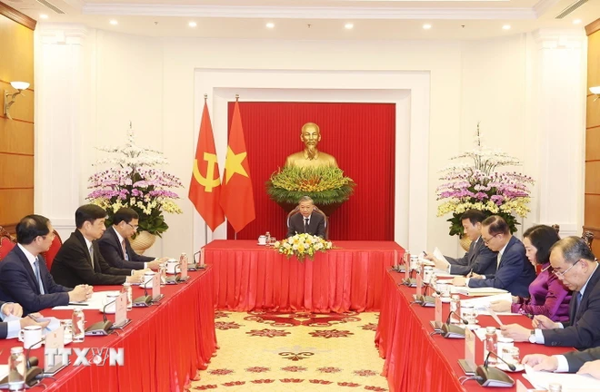 Tổng Bí thư, Chủ tịch nước Tô Lâm và Tổng thống Hàn Quốc tiến hành điện đàm Tổng Bí thư, Chủ tịch nước Tô Lâm điện đàm với Tổng thống Đại Hàn Dân Quốc Yoon Suk Yeol. (Ảnh: Trí Dũng/TTXVN)