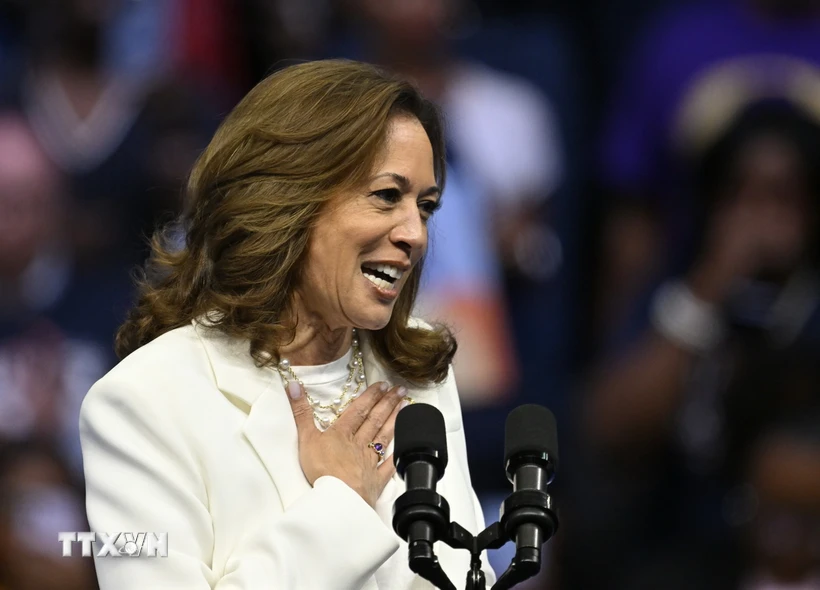 Phó Tổng thống Mỹ Kamala Harris phát biểu tại chiến dịch vận động tranh cử ở Savannah GA, Mỹ. (Ảnh: AA/TTXVN)