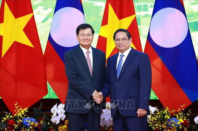 Thủ tướng Phạm Minh Chính hội kiến Tổng Bí thư, Chủ tịch nước Lào Thongloun Sisoulith. Ảnh: Dương Giang/TTXVN