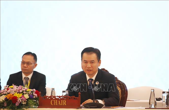 Khai mạc Hội nghị Hội đồng Khu vực mậu dịch tự do ASEAN lần thứ 38 Bộ trưởng Thương mại Lào Malaythong Kommasith phát biểu khai mạc Hội nghị. Ảnh: Xuân Tú/PV TTXVN tại Lào