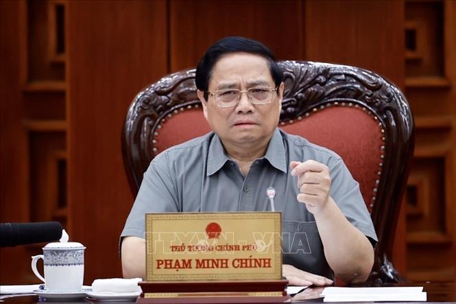 Thủ tướng Phạm Minh Chính chủ trì họp Thường trực Chính phủ về bảo đảm cung ứng điện, năng lượng. Ảnh: Dương Giang/TTXVN