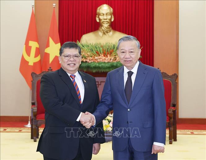 Tổng Bí thư Tô Lâm tiếp Chủ tịch Hạ viện Malaysia Tan Sri Dato’ Johari Bin Abdul. Ảnh: Thống Nhất/TTXVN