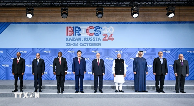 Các nhà lãnh đạo Nhóm BRICS mở rộng tập trung thảo luận về chống khủng bố Các nhà lãnh đạo chụp ảnh chung tại Hội nghị cấp cao Nhóm BRICS ở Kazan, Nga, ngày 23-10-2024. (Ảnh: THX/TTXVN)