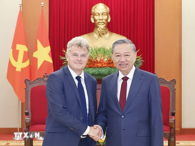 Tổng Bí thư Tô Lâm tiếp Đoàn cấp cao Đảng Cộng sản Pháp Tổng Bí thư Tô Lâm tiếp Bí thư toàn quốc Đảng Cộng sản Pháp Fabien Roussel. (Ảnh: Thống Nhất/TTXVN)