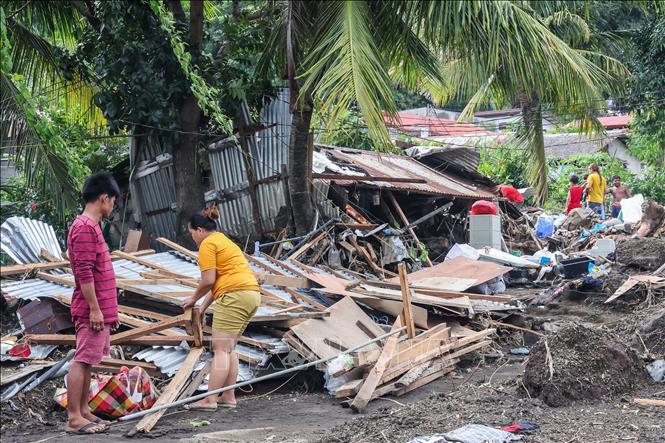 Cảnh tàn phá sau bão Trami tại tỉnh Batangas, Philippines, ngày 25-10-2024. Ảnh: THX/TTXVN