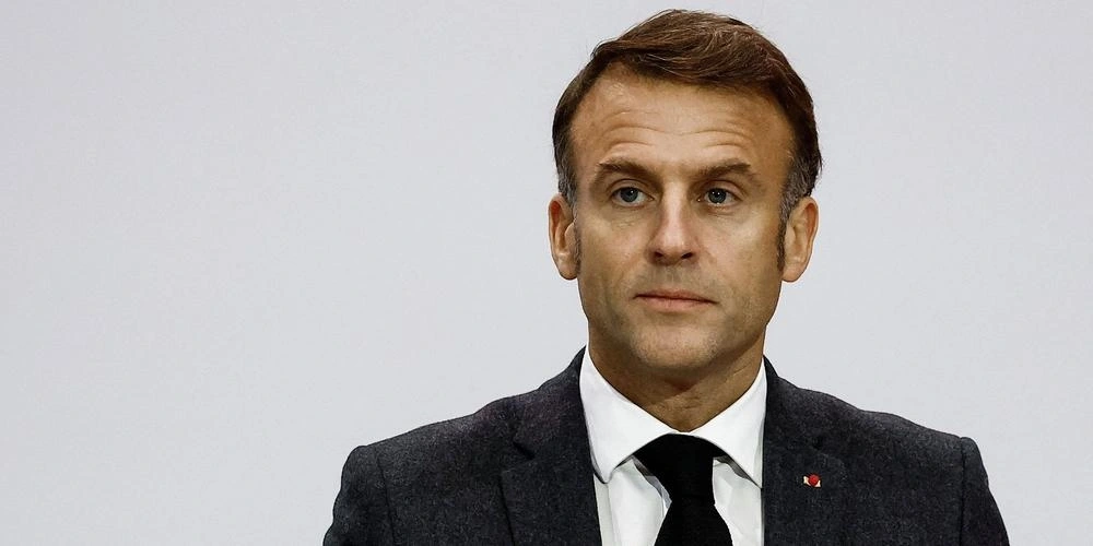  Trong cuộc thăm dò mới nhất, 63% người Pháp được hỏi ủng hộ Tổng thống Emmanuel Macron từ chức trong trường hợp chính phủ của Thủ tướng Michel Barnier sụp đổ. Ảnh: Sud-Ouest