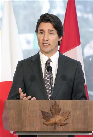 Thủ tướng Canada Justin Trudeau phát biểu trong một cuộc họp báo ở Ottawa. Ảnh: Kyodo/TTXVN