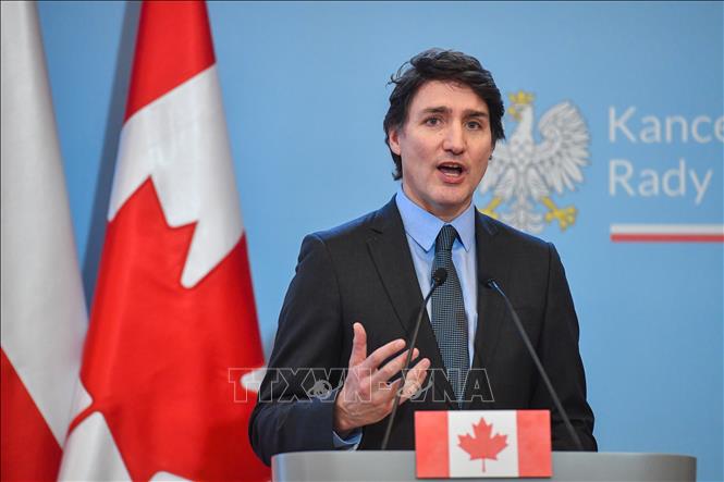 Thủ tướng Canada Justin Trudeau phát biểu trong cuộc họp báo ở Ba Lan. Ảnh: PAP/TTXVN