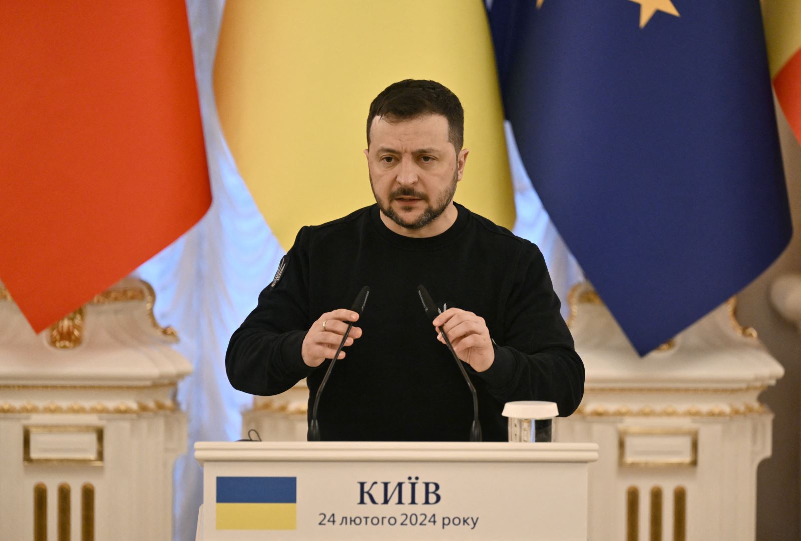 Tổng thống Ukraine Volodymyr Zelensky phát biểu tại cuộc họp báo ở Kiev. Ảnh: AFP/TTXVN