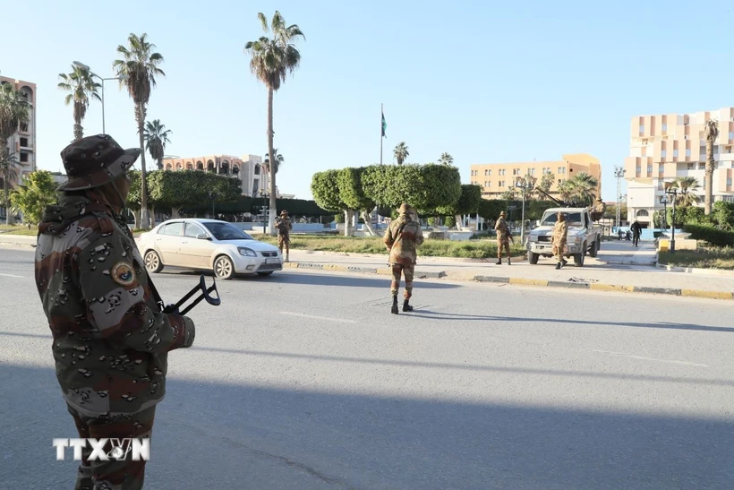 Binh sỹ Libya gác tại thành phố Zawiya, ngày 5-1-2025. (Ảnh: THX/TTXVN)