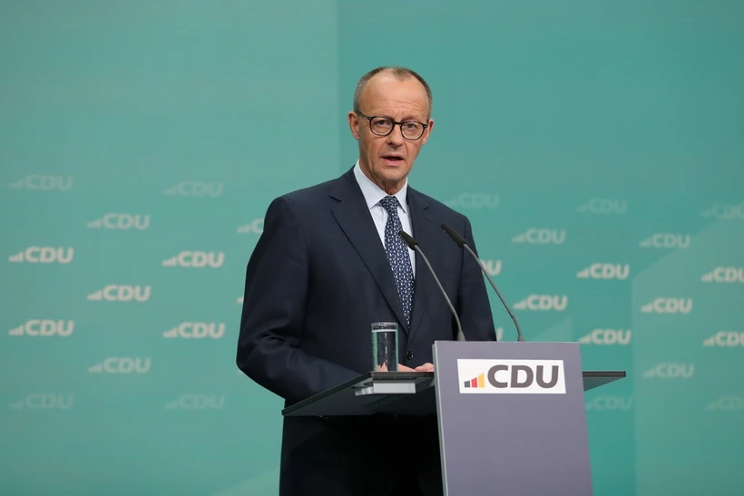 Lãnh đạo đảng Dân chủ/Xã hội Cơ đốc giáo (CDU/CSU) của Đức Friedrich Merz phát biểu trong cuộc họp báo tại Berlin ngày 24-2. (Ảnh: THX/TTXVN)