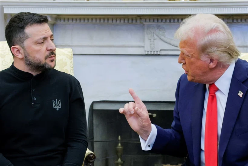 Tổng thống Mỹ Donald Trump (phải) hội đàm với Tổng thống Ukraine Volodymyr Zelensky tại Nhà Trắng, ngày 28-2-2025. (Ảnh: Reuters/TTXVN)