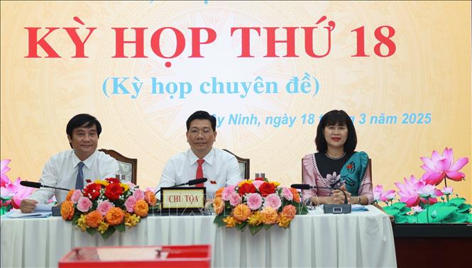 Chủ tọa chủ trì kỳ họp thứ 18 (kỳ họp chuyên đề), HĐND tỉnh Tây Ninh khóa X, nhiệm kỳ 2021-2026.