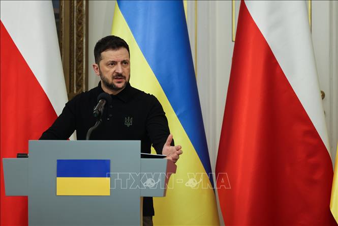 Tổng thống Ukraine Volodymyr Zelensky tại cuộc họp báo ở Vácsava, Ba Lan ngày 15-1-2025. Ảnh: PAP/TTXVN