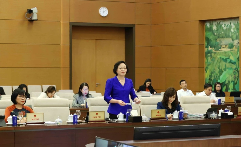 Ủy ban Thường vụ Quốc hội thông qua Nghị quyết về sắp xếp đơn vị hành chính Bộ trưởng Bộ Nội vụ Phạm Thị Thanh Trà trình bày Tờ trình tại phiên họp. (Ảnh: Phương Hoa/TTXVN)