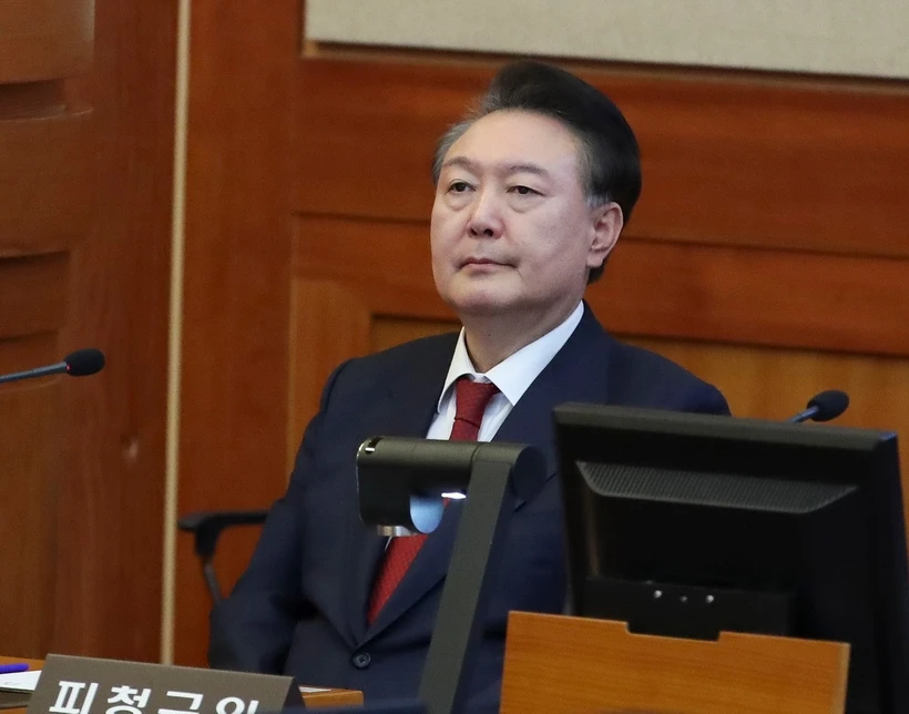 Hàn Quốc: Cựu Tổng thống Yoon Suk Yeol ra hầu tòa Ông Yoon Suk Yeol tại Tòa án Hiến pháp ở Seoul, Hàn Quốc ngày 20-2-2025. (Ảnh: THX/TTXVN)