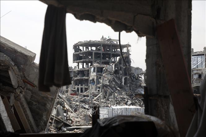 Israel nêu điều kiện tiên quyết cho lệnh ngừng bắn ở Dải Gaza Các tòa nhà bị phá hủy do xung đột tại Jabalia, Dải Gaza. Ảnh: THX/TTXVN