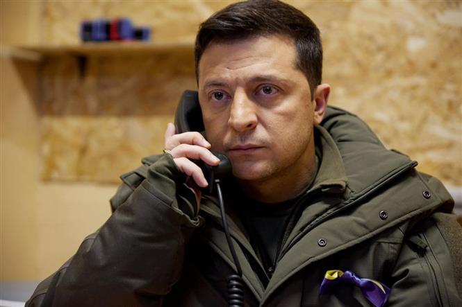Tổng thống Zelensky điện đàm với Thủ tướng Canada về lệnh trừng phạt Nga Tổng thống Ukraine Volodymyr Zelensky trong một cuộc điện đàm. Ảnh: Văn phòng Tổng thống Ukraine/TTXVN