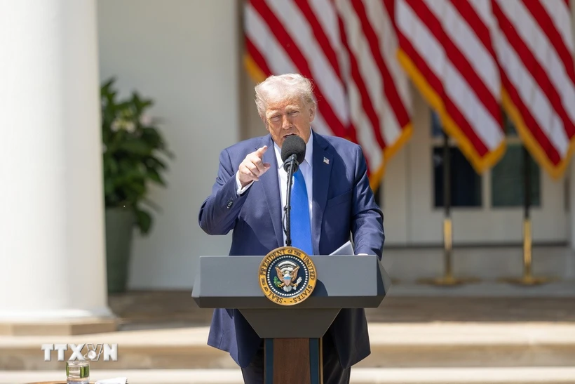 Tổng thống Mỹ Donald Trump vẫn tiếp tục nỗ lực tác động đến Fed Tổng thống Mỹ Donald Trump phát biểu tại Nhà Trắng, Washington, D.C. (Ảnh: THX/TTXVN)