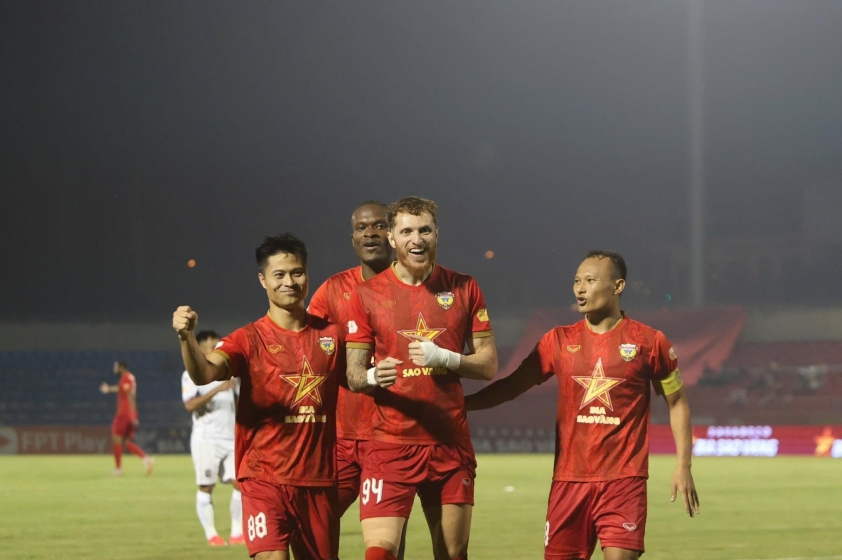 Bình Dương rơi tự do tại V-League Geovane tỏa sáng với cú đúp bàn thắng vào lưới Bình Dương