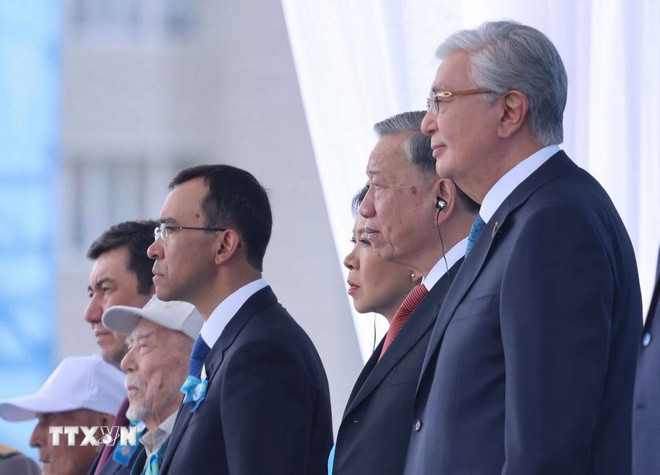 Tổng Bí thư dự duyệt binh Kỷ niệm Chiến thắng phátxít tại thủ đô Kazakhstan