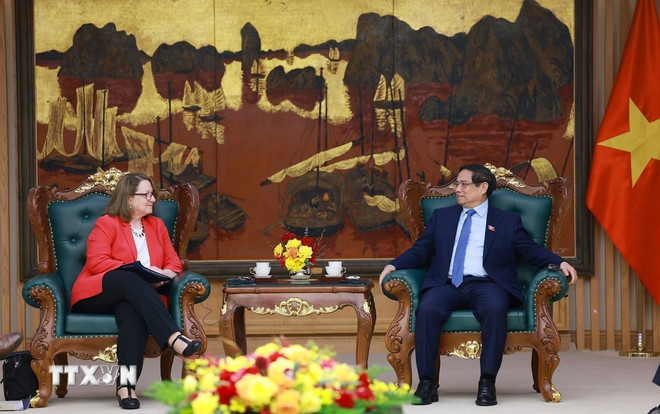 Thủ tướng tiếp Chủ tịch Ủy ban Đánh giá Kinh tế và An ninh Hoa Kỳ - Trung Quốc