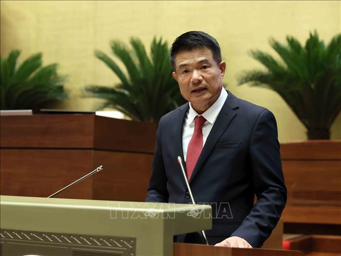 Viện trưởng Viện kiểm sát nhân dân tối cao Nguyễn Huy Tiến trình bày Tờ trình dự án Luật sửa đổi, bổ sung một số điều của Luật Tổ chức Viện kiểm sát nhân dân. Ảnh: An Đăng/TTXVN