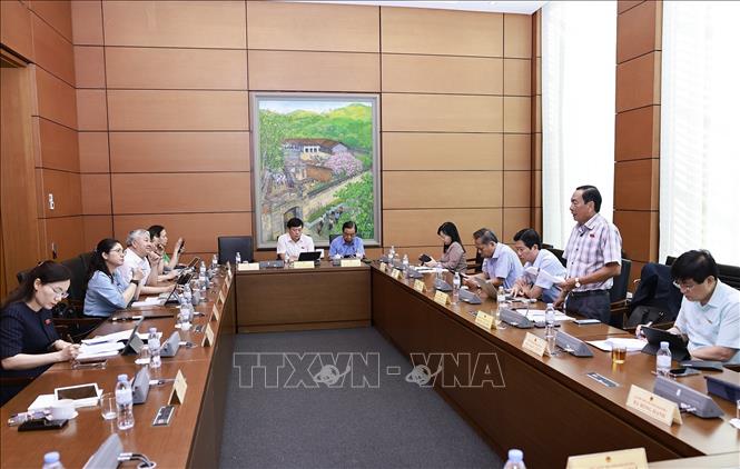 Phân định thẩm quyền giữa các Tòa án Đoàn đại biểu Quốc hội các tỉnh Đồng Tháp, Bắc Giang và Khánh Hoà thảo luận ở tổ. Ảnh: Doãn Tấn/TTXVN