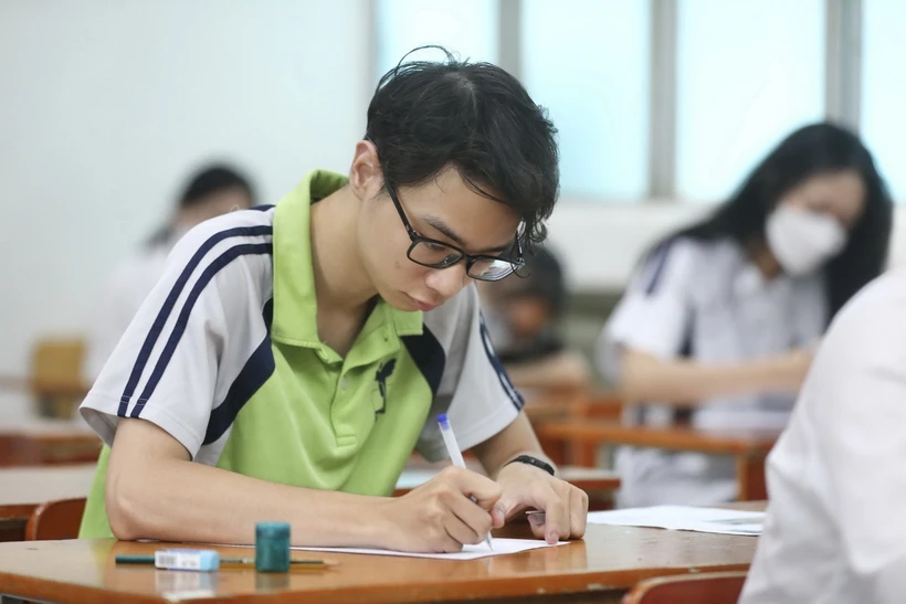 Thủ tướng chỉ đạo tổ chức tốt thi tốt nghiệp THPT trong bối cảnh tinh gọn bộ máy