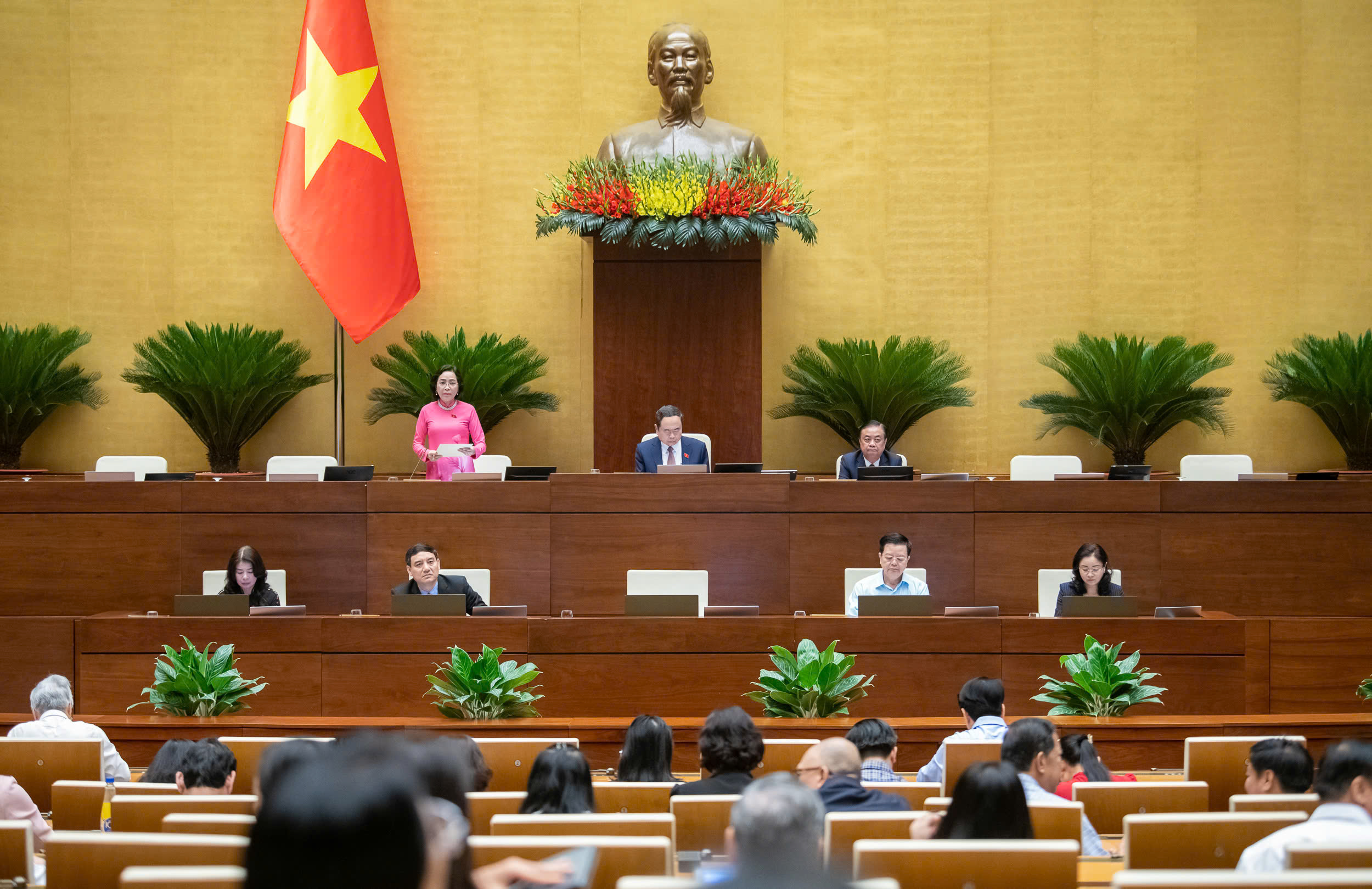 Thông cáo báo chí số 06, Kỳ họp thứ 9, Quốc hội khóa XV Quốc hội thảo luận tại hội trường về dự thảo Luật sửa đổi, bổ sung một số điều của Luật Quảng cáo