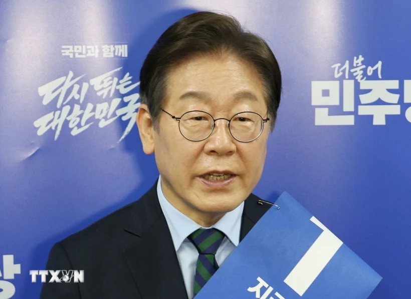 Đã có 6 ứng cử viên đăng ký tranh cử Tổng thống Hàn Quốc Ông Lee Jae Myung, cựu Chủ tịch đảng Dân chủ (DP) đối lập chính tại Hàn Quốc, phát biểu với báo giới ở Chungcheong ngày 19-4-2025. (Ảnh: Yonhap/TTXVN)